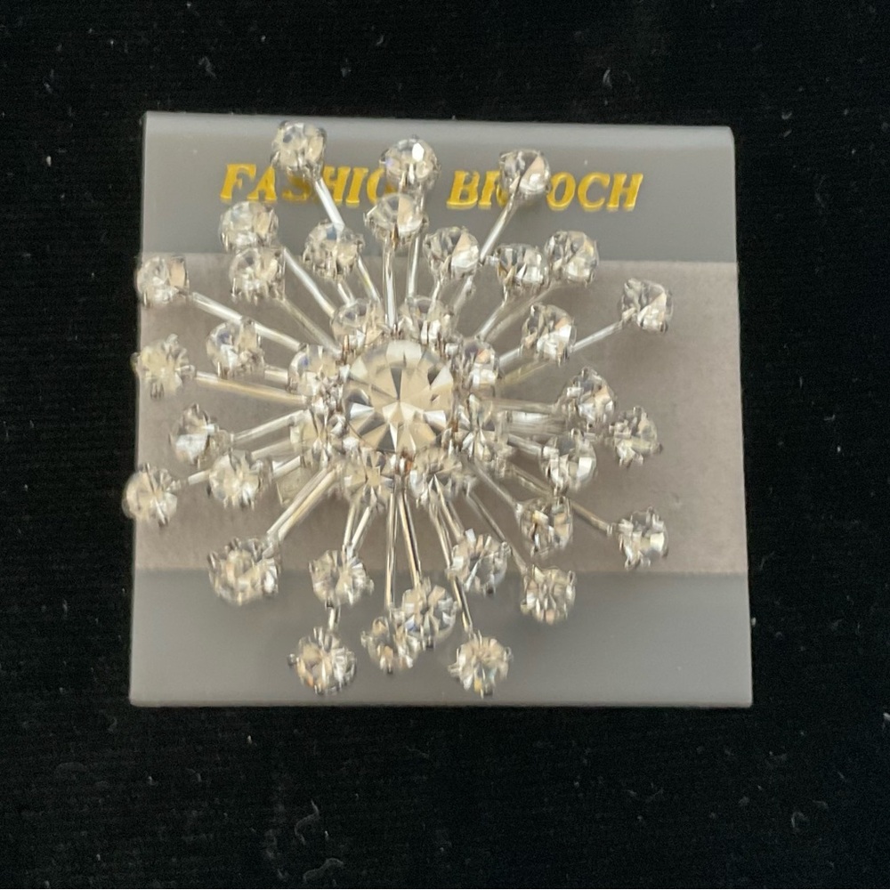 Elegant rhinestone silver brooch